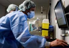 طواقم صحية تعمل كشف الإصابات بالمتحور الجديد