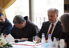 الوزير عساف والأب فلتس يوقعان اتفاقية بث مراسم عيد الميلاد