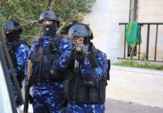 الشرطة الفلسطينية تكشف ملابسات اطلاق نار وحرق مركبة بطولكرم