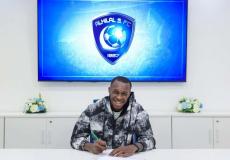 سعود عبدالحميد يوقع لنادي الهلال السعودي