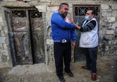 فلسطيني يتلقى اللقاح المضاد لفايروس كورونا خلال الحملة