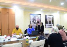 د.غنام تسلم سماعات طبيبة للعشرات من ذوي الاعاقة السمعية