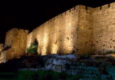 الاحتلال يضيء سور القدس برسومات تلمودية