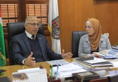 بلدية غزة تنصب فتاة من ذوي الإعاقة رئيساً للبلدية 