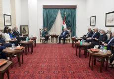 الرئيس خلال لقائه مساعدة وزير الخارجية الأميركية للشؤون السياسية فيكتوريا نولاند (عدسة: ثائر غنايم)