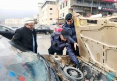 الشرطة في رام الله تقدم المساعدة للمواطنين في ظل المنخفض الجوي