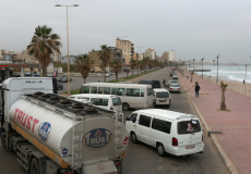 لبنانيون محتجون يقطعون الطرقات في لبنان احتجاجا على الاوضاع المعيشية الصعبة