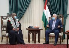 الرئيس محمود عباس يستقبل والدة الأسير ناصر أبو حميد