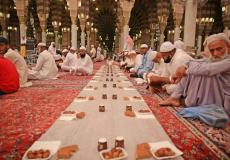 إفطار الصائمين خلال شهر رمضان في المسجد النبوي