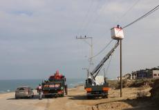 كهرباء غزة تنجز أعمال إنارة مدخل النصيرات البحري