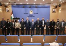 اشتية خلال لقاء احتفالي نظمه مكتب رئيس الوزراء