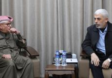 غزة: السنوار ووفد من قيادة حماس يستقبلون "العمادي" ونائبه