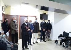 غنام تسلم كراسٍ كهربائية وأدوات مساعدة لأشخاص من ذوي الهمم بدعم من الفلسطينية للمحركات