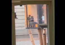 احتجاز رهينة بمحل في أمستردام الهولندية