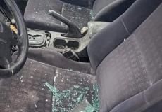 اعتداء المستوطنين على مركبة فلسطينية في رام الله