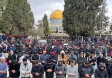 عشرات الآلاف يؤدون صلاة الجمعة في المسجد الأقصى