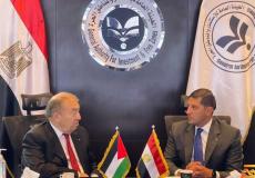 الوزير خالد العسيلي مع الرئيس التنفيذي للهيئة العامة للاستثمار المصرية محمد عبد الوهاب - ارشيف