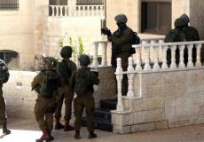 الجيش الاسرائيلي يقتحم منزلا فلسطينيا - أرشيفية