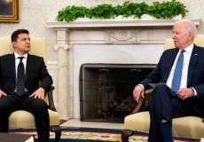 الرئيس الأمريكي بايدن ونظيره الأوكراني زيلينسكي