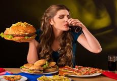 أسباب عدم زيادة وزن بعض الأشخاص رغم تناول الكثير من المأكولات