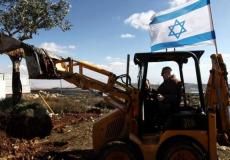 جرافة إسرائيلية تقوم بعملية تجريف في الأراضي الفلسطينية - أرشيفية