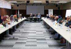 لجنة الانتخابات تلتقي رؤساء مراكز الاقتراع وتواصل عقد لقاءات توعوية