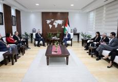 اشتية يستقبل وفداً من البرلمان اليوناني