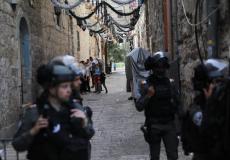 قوات الاحتلال الاسرائيلي تنكل بالمقدسيين عند أبواب المسجد الأقصى