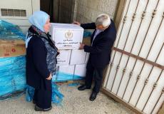 مكتب الرئيس يوزع طرودًا غذائية في قلقيلية