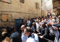 قوات الاحتلال تنصب حواجز لمنع المصلين من الوصول لكنيسة القيامة