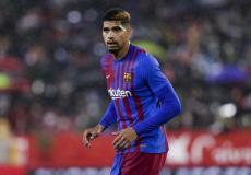 رونالد أراخو مدافع برشلونة.