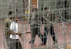30 معتقلًا يواصلون إضرابهم عن الطعام لليوم السادس