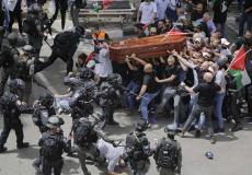 اعتداء قوات الاحتلال الإسرائيلي على نعش الصحفية شيرين أبو عاقلة داخل المستشفى الفرنسي في القدس