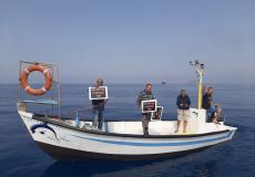 صيادون عرب يعتصمون داخل مراكبهم في البحر