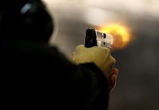 مسلح يطلق النار - تعبيرية