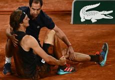 إصابة ألكسندر زفيريف في رولان غاروس.