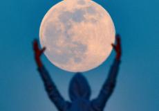 البدر العملاق