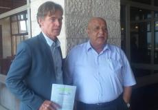 ممثل الاتحاد الأوروبي في فلسطين يلتقي والد الأسير محمد الحلبي في غزة