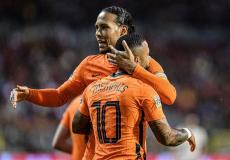 لاعبو هولندا يحتفلون بالفوز على بلجيكا