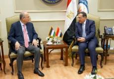 وزير البترول المصري خلال لقائه مستشار الرئيس الفلسطيني للشؤون الاقتصادية