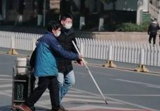 متزلج فاقد بصر يحطم أرقاما قياسية في موسوعة غينيس