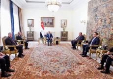 الرئيس المصري عبد الفتاح السيسي يستقبل مفوض الاتحاد الاوروبي في القاهرة