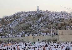 حجاج يؤدون مناسك الحج في جبل عرفة