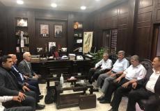 جانب من لقاء أبو هولي ولجنة إزالة الأنقاض بمخيم اليرموك