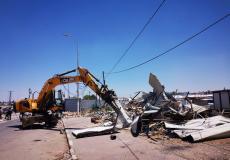 جانب من هدم آليات الاحتلال لمنشآت تجارية فلسطينية قرب حاجز الجلمة شمال مدينة جنين