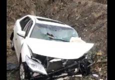 نجت عائلة سعودية من الموت بعد انجراف مركبتها من أعلى الجبال