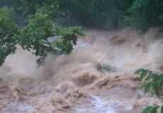 تضرر أكثر من 100 منزل في أمريكا بفعل الفيضانات وإعلان الطوارئ