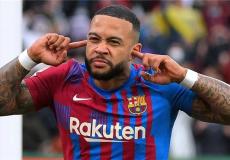 لاعب منتخب برشلونة الهولندي ممفيس ديباي
