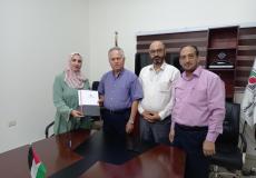 جانب من التوقيع