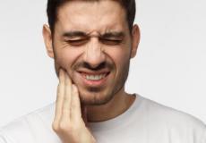 أسباب وحلول ألم الأسنان - تعبيرية
